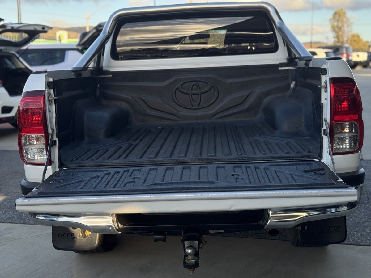 2019 Toyota Hilux SR5 GUN126R 4X4 Dual Range image 9