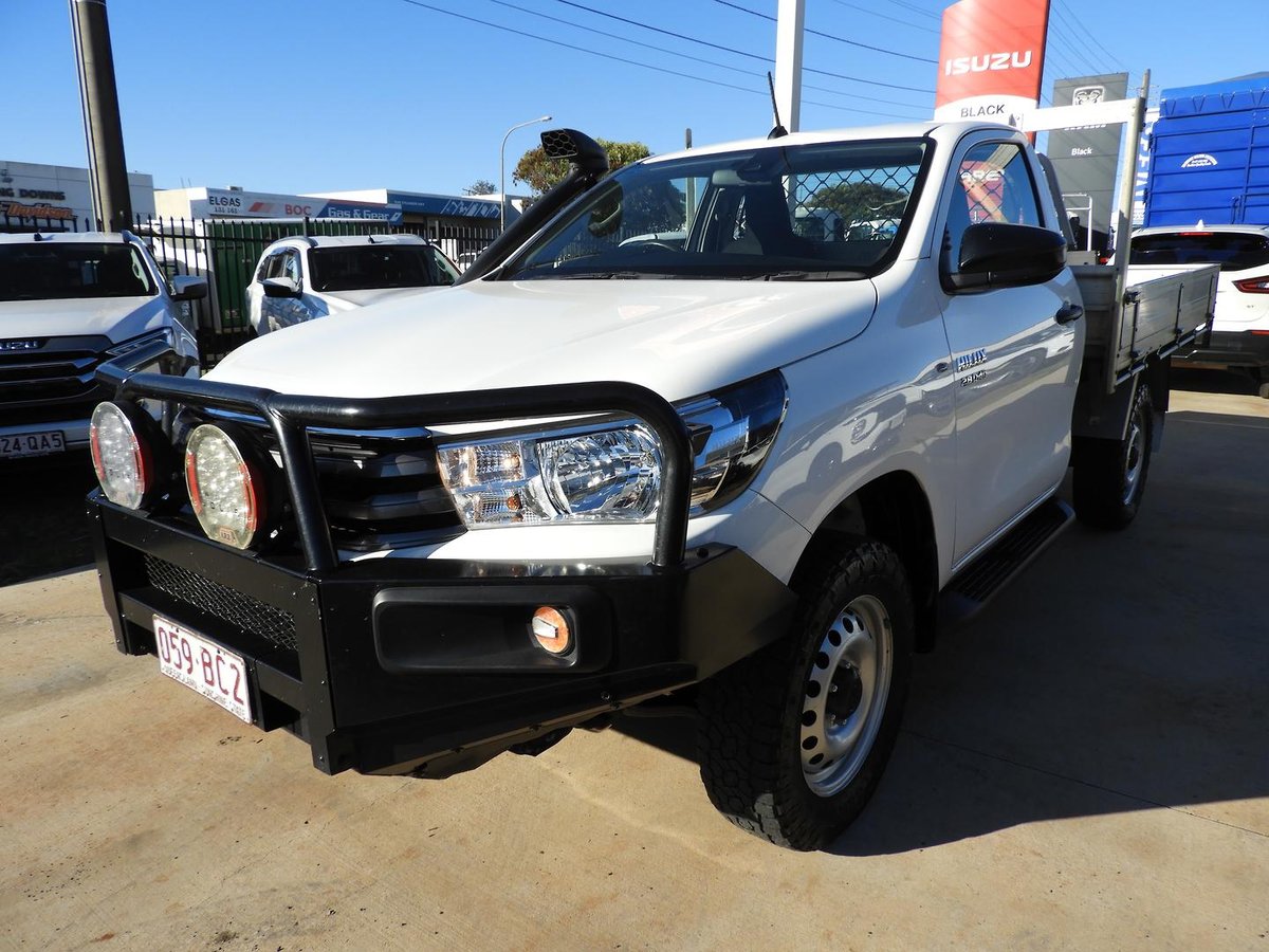 2020 Toyota Hilux SR GUN126R 4X4 Dual Range image 3