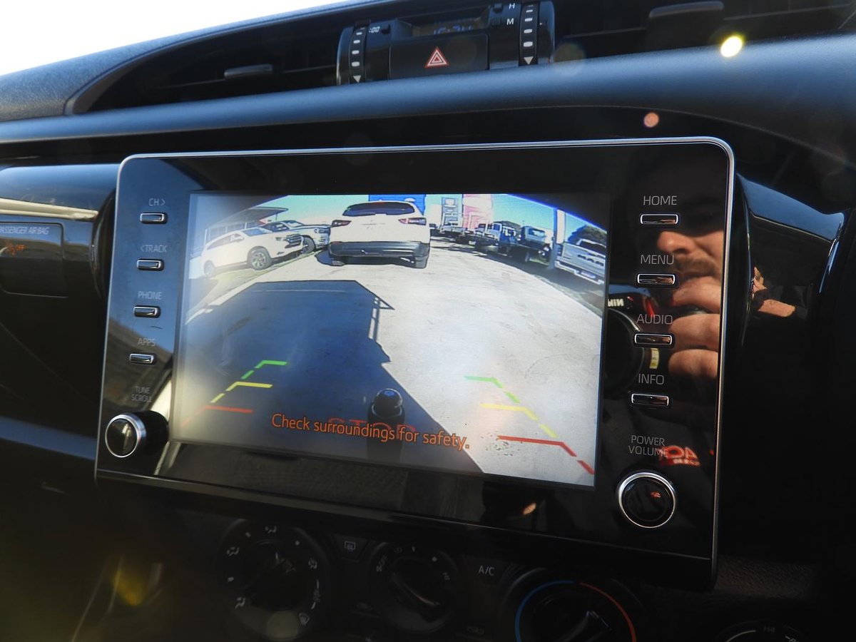2020 Toyota Hilux SR GUN126R 4X4 Dual Range image 13