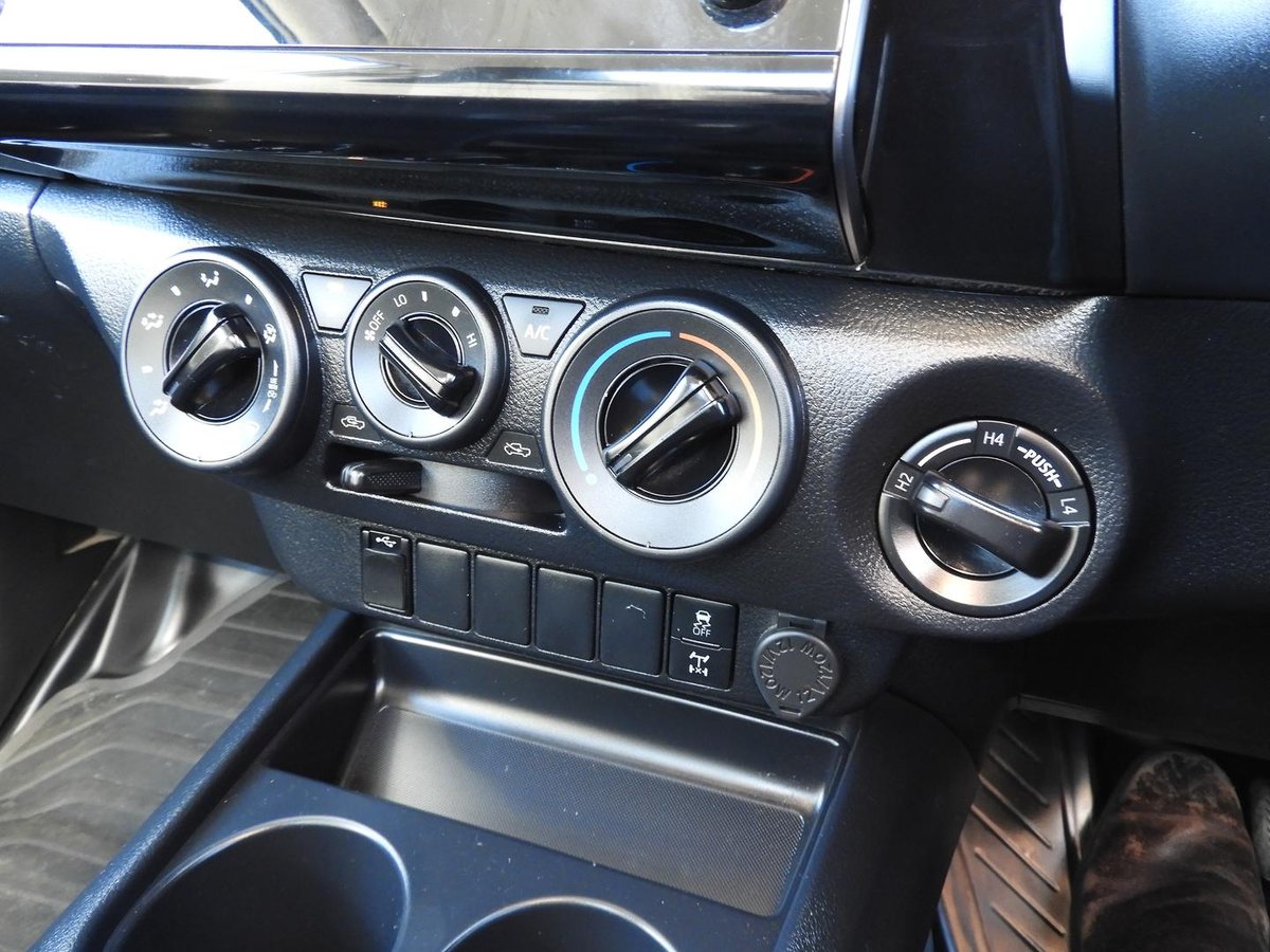 2020 Toyota Hilux SR GUN126R 4X4 Dual Range image 15