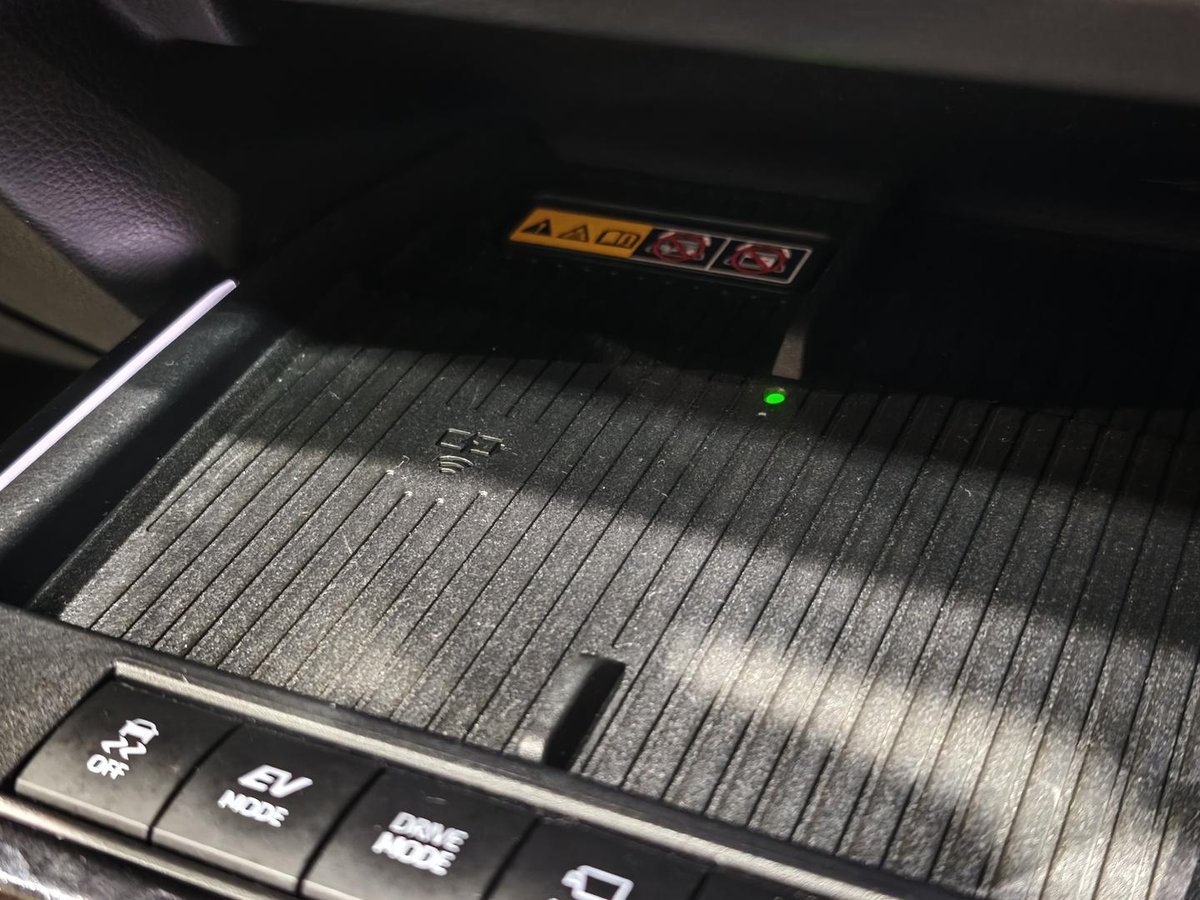 2025 Toyota Corolla Cross Atmos MXGH10R image 17