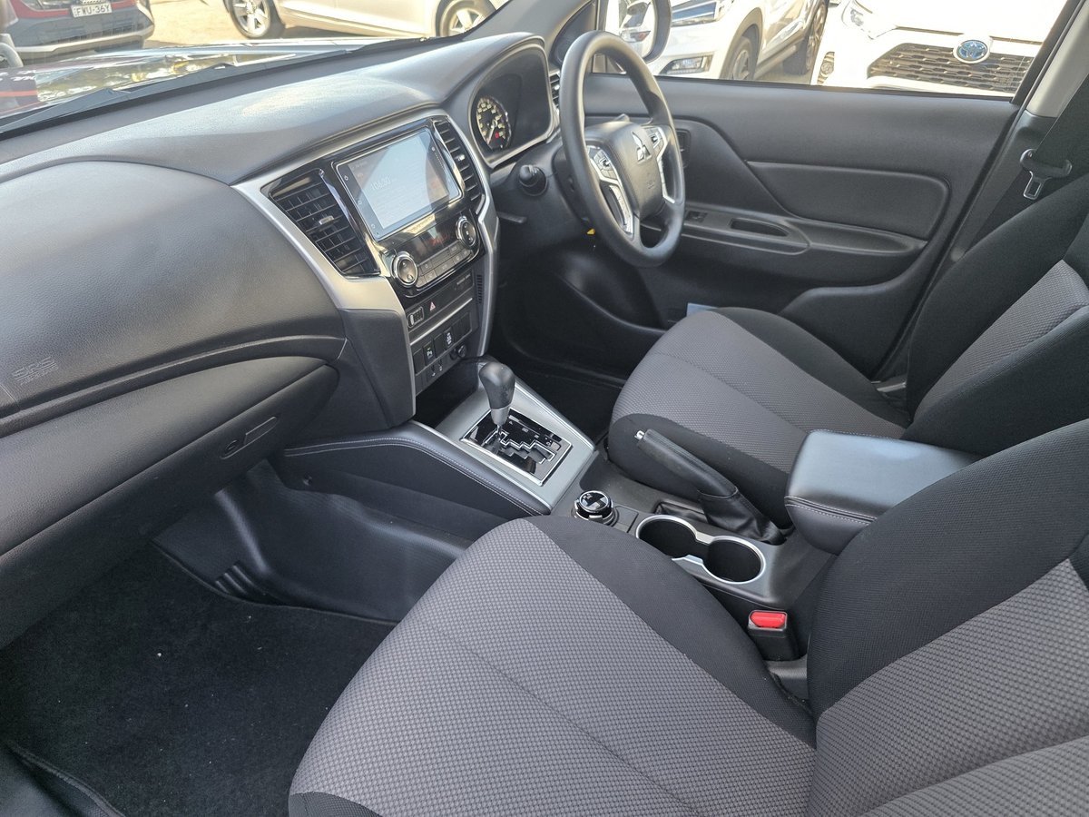 2022 Mitsubishi Triton GLX+ MR MY22 4X4 Dual Range image 10