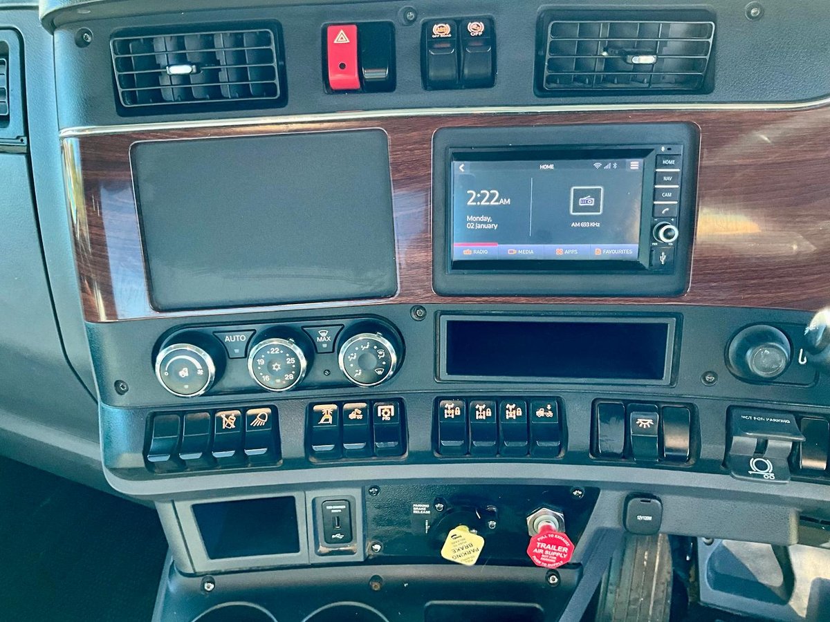 2022 Kenworth T410 image 19