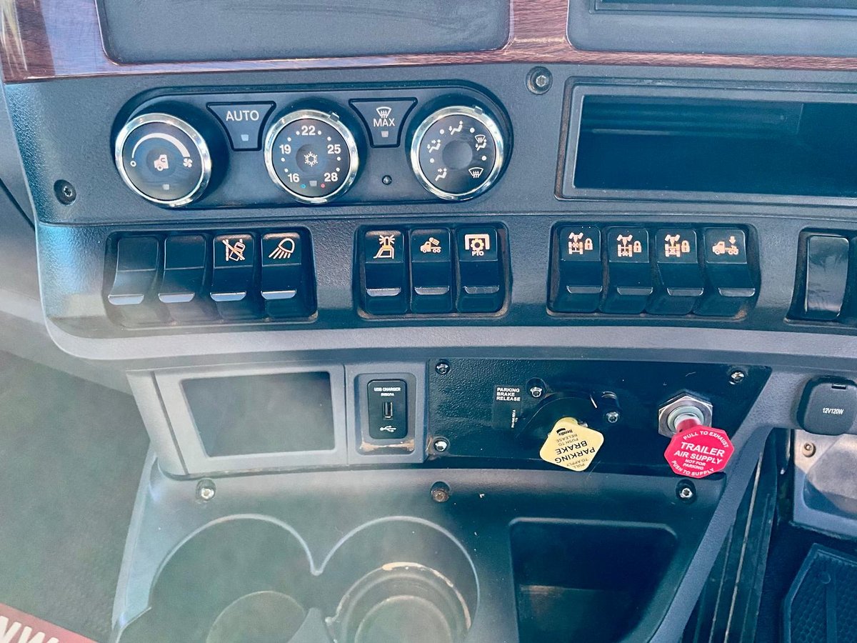 2022 Kenworth T410 image 13