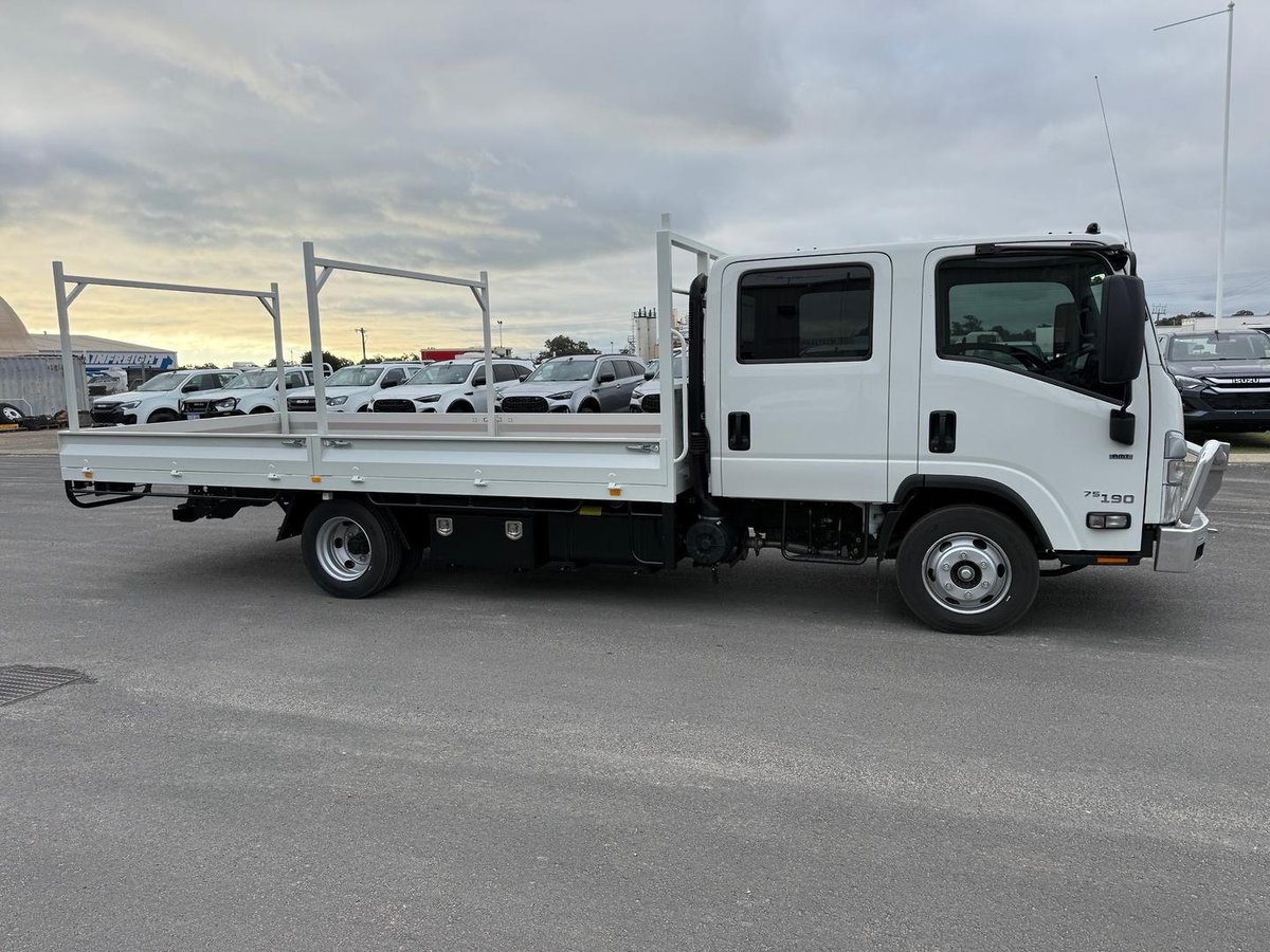 2025 Isuzu N Series NPR 75-190 image 11