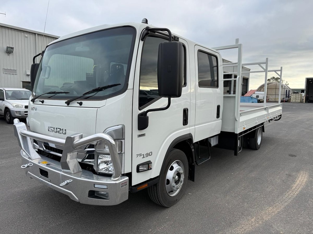 2025 Isuzu N Series NPR 75-190 image 2