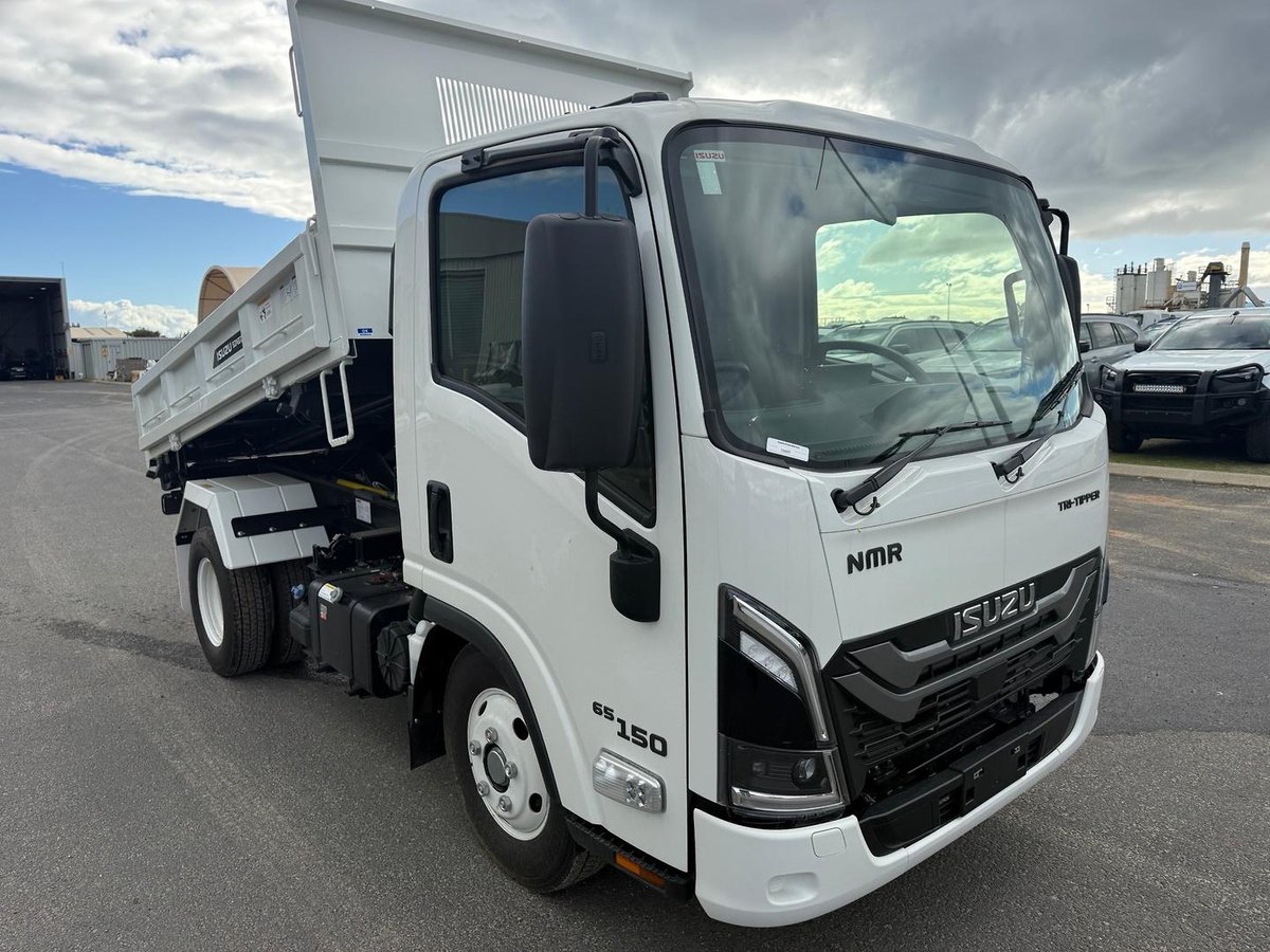 2026 Isuzu N Series NMR 65/45-150 DT D25 Tri-Tipper image 4