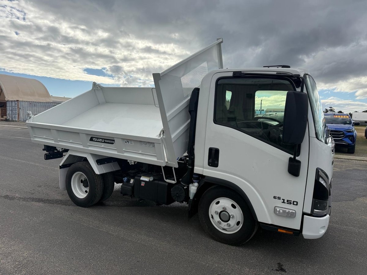 2026 Isuzu N Series NMR 65/45-150 DT D25 Tri-Tipper image 10