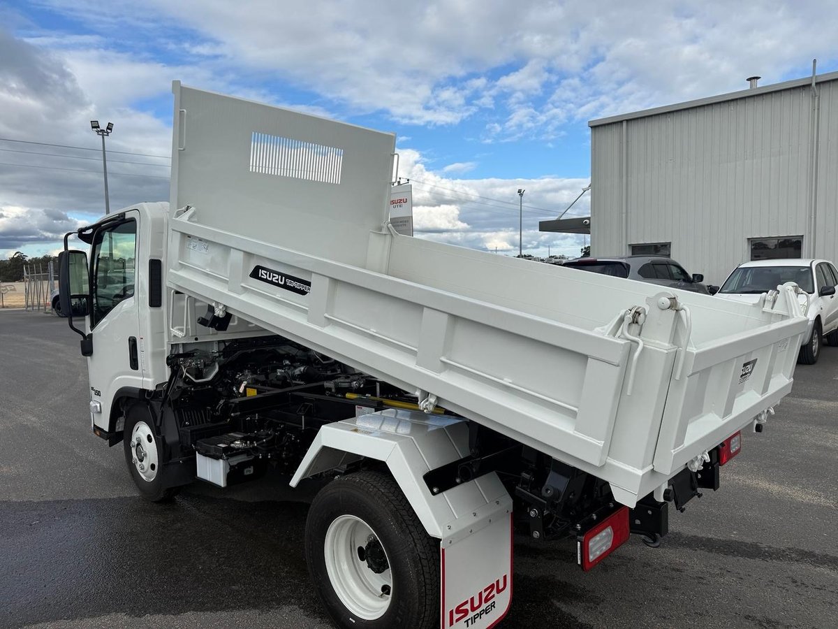 2026 Isuzu N Series NMR 65/45-150 DT D25 Tri-Tipper image 12