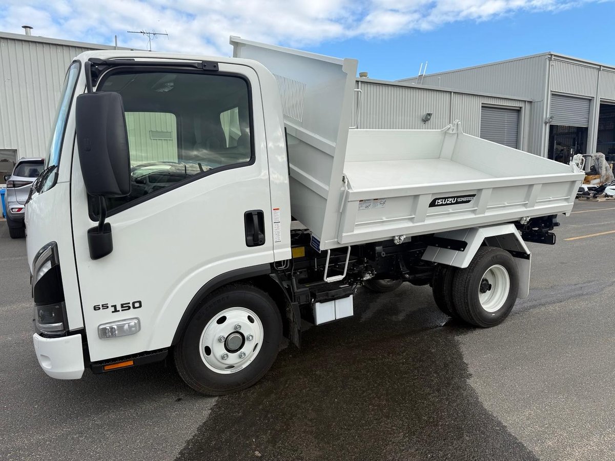2026 Isuzu N Series NMR 65/45-150 DT D25 Tri-Tipper image 8