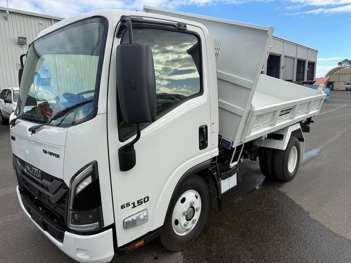 2026 Isuzu N Series NMR 65/45-150 DT D25 Tri-Tipper image 9