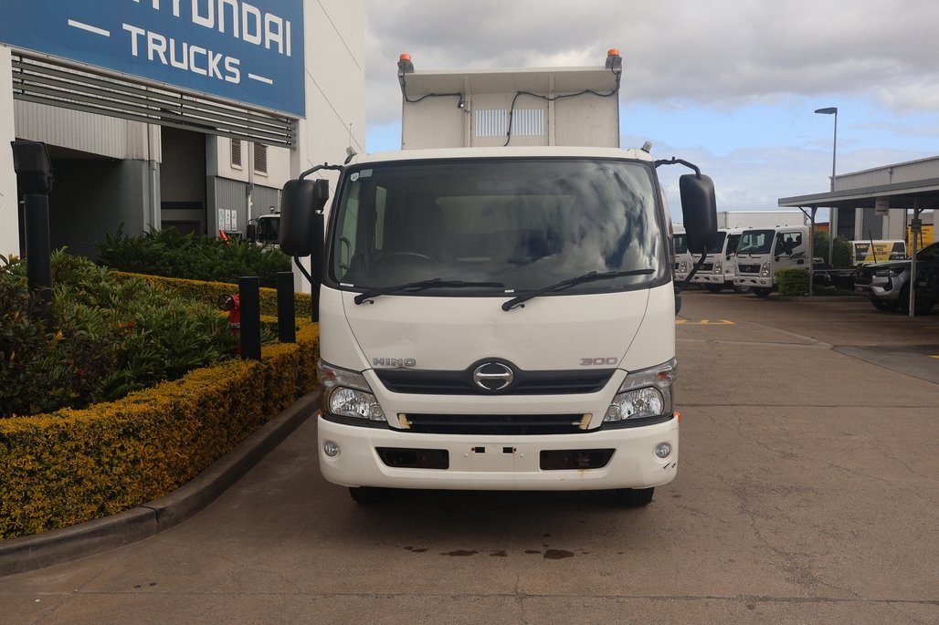 2018 Hino 300 816 image 11