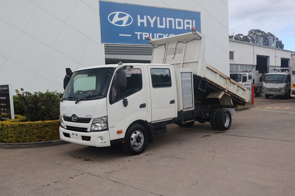 2018 Hino 300 816 image 17