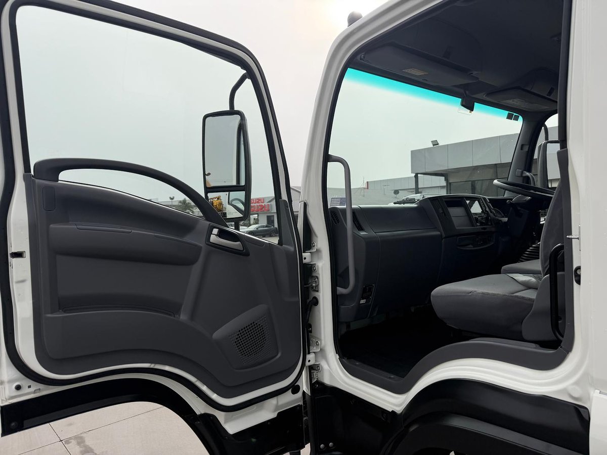 2021 Isuzu F Series image 29