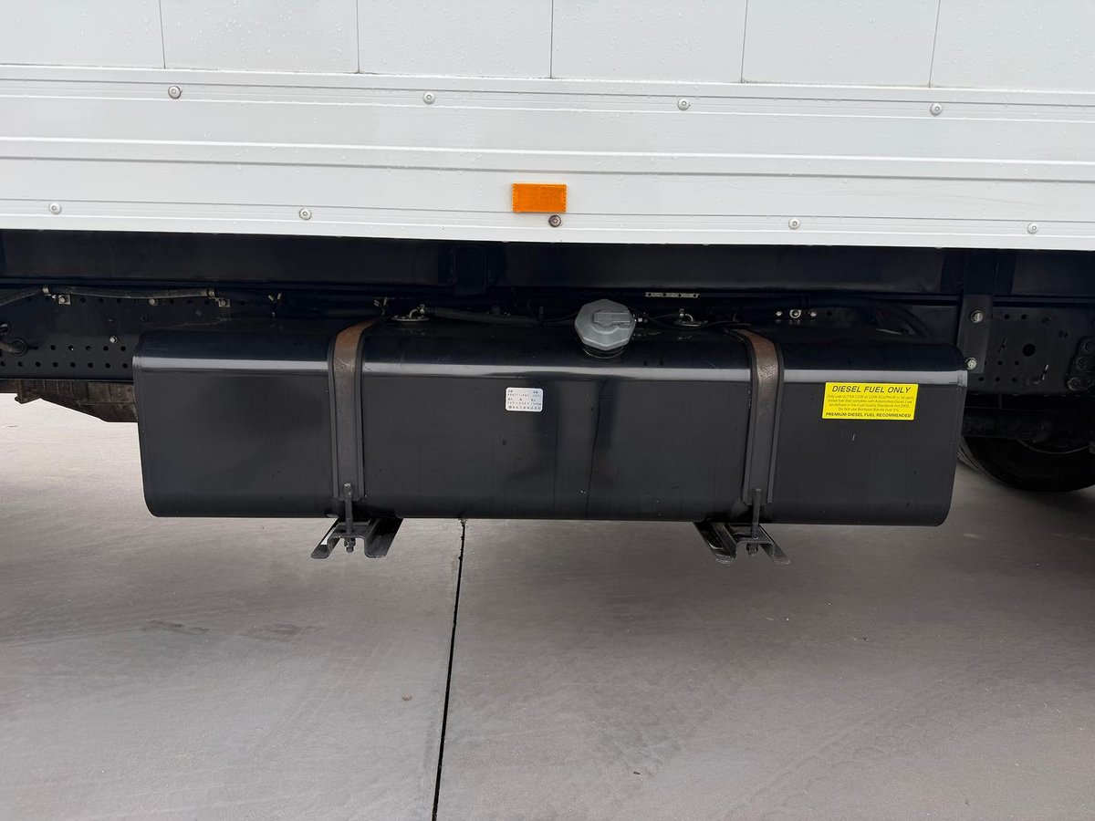 2021 Isuzu F Series image 15