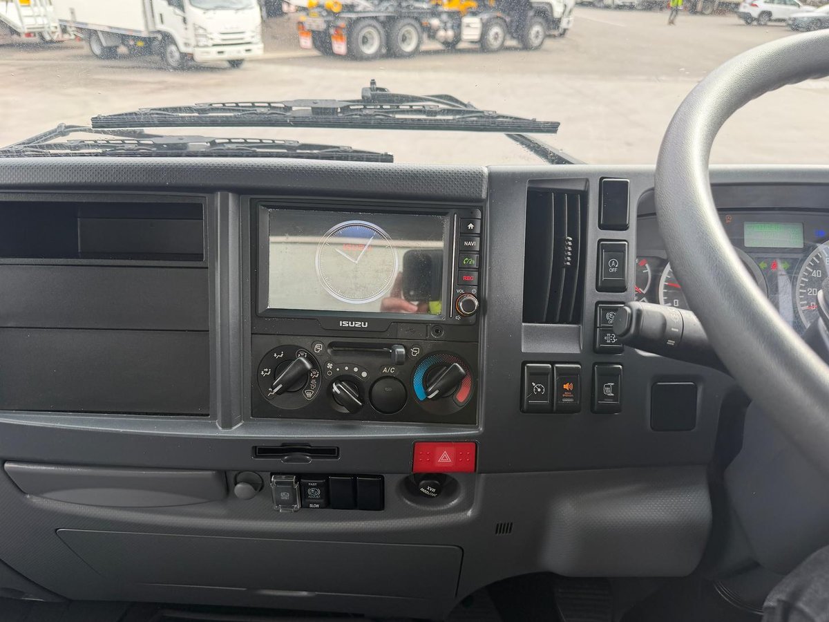 2021 Isuzu F Series image 27