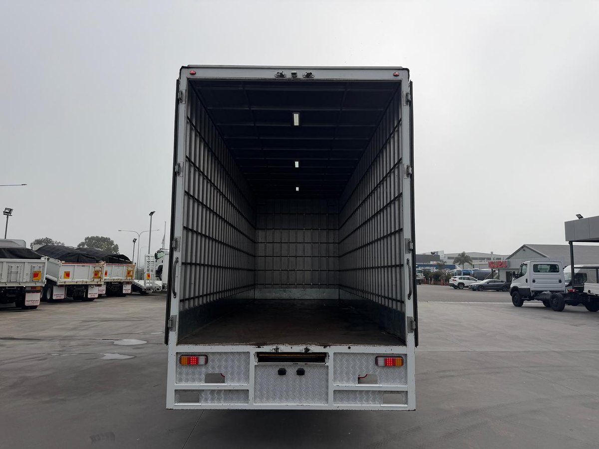 2021 Isuzu F Series image 17
