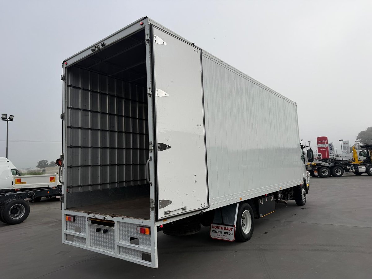 2021 Isuzu F Series image 18