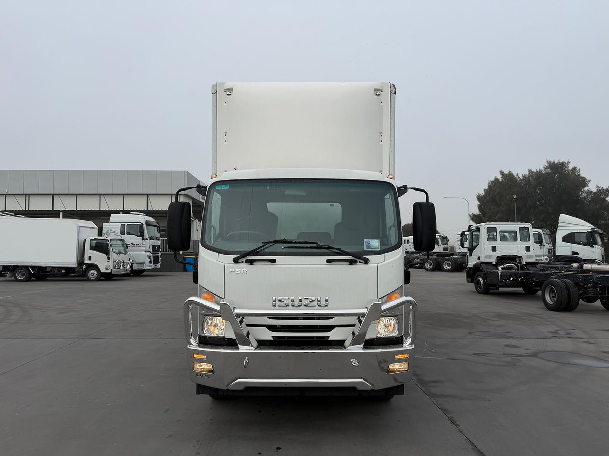 2021 Isuzu F Series image 2