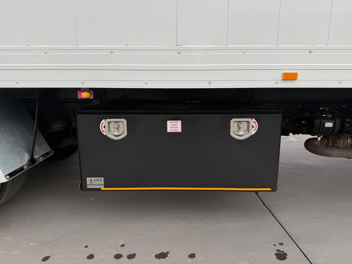 2021 Isuzu F Series image 11