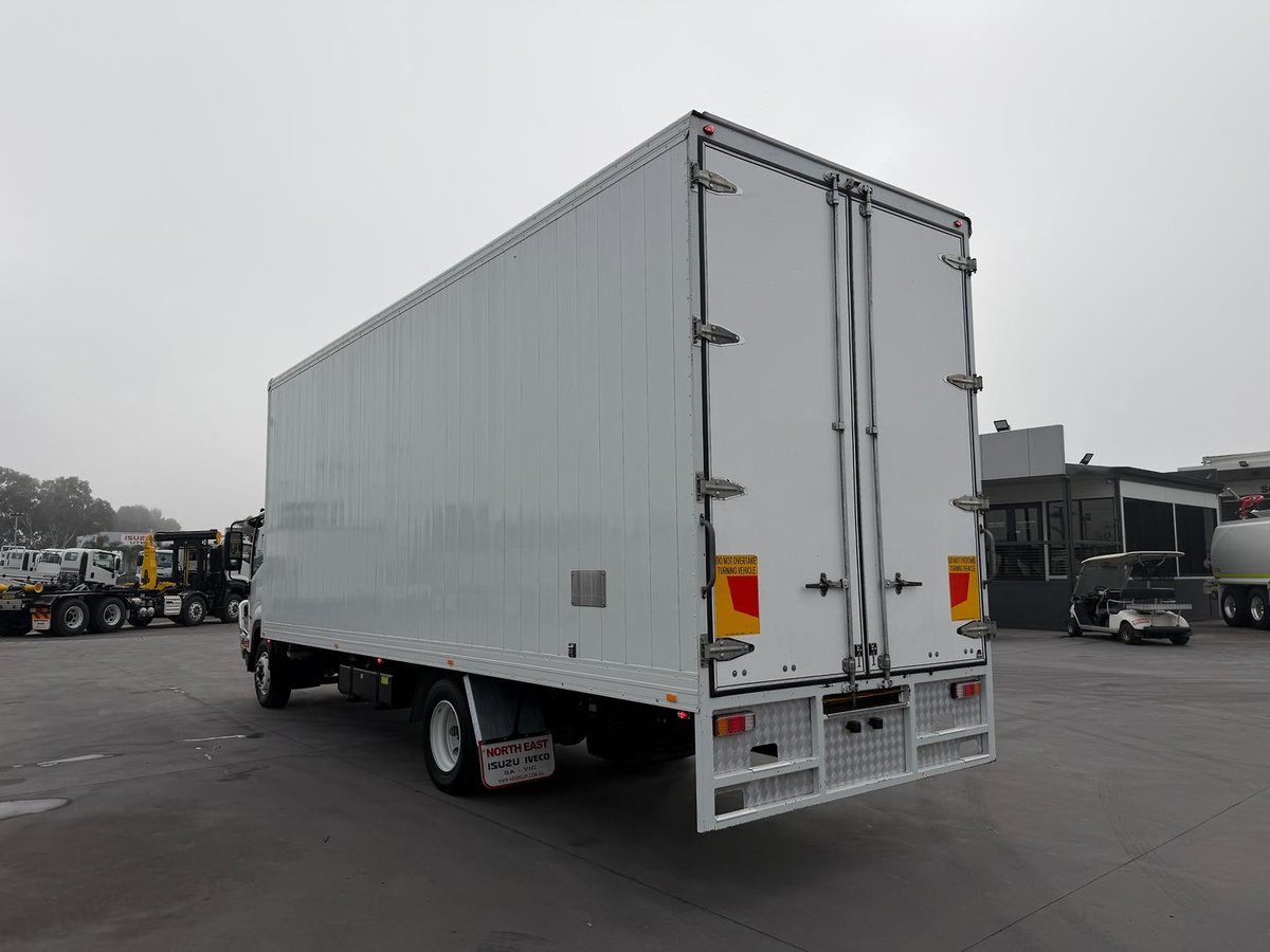 2021 Isuzu F Series image 5