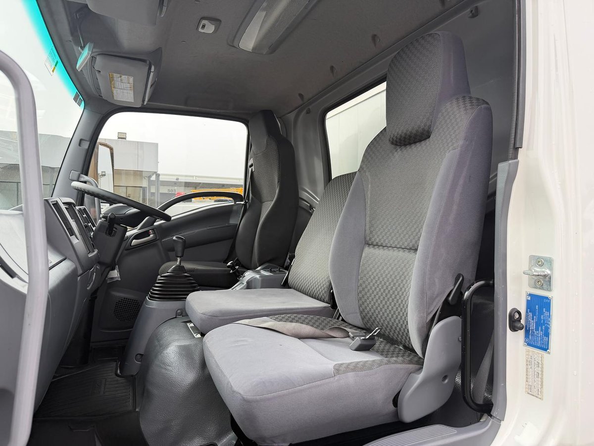 2021 Isuzu F Series image 30