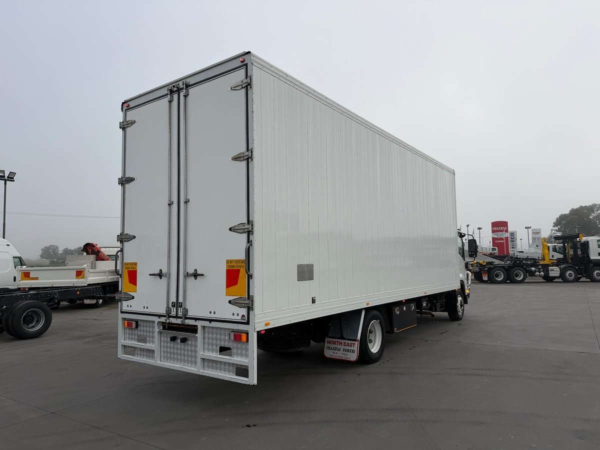 2021 Isuzu F Series image 7