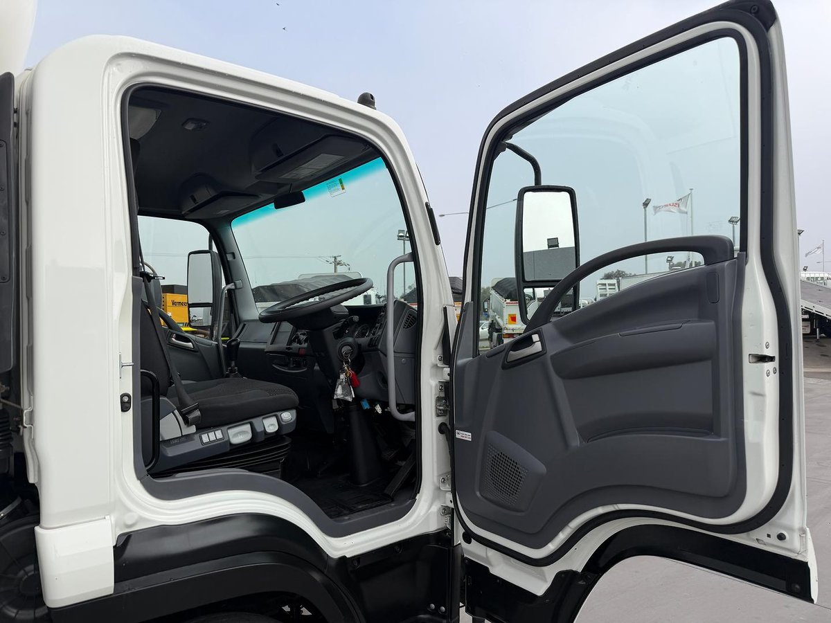 2021 Isuzu F Series image 22