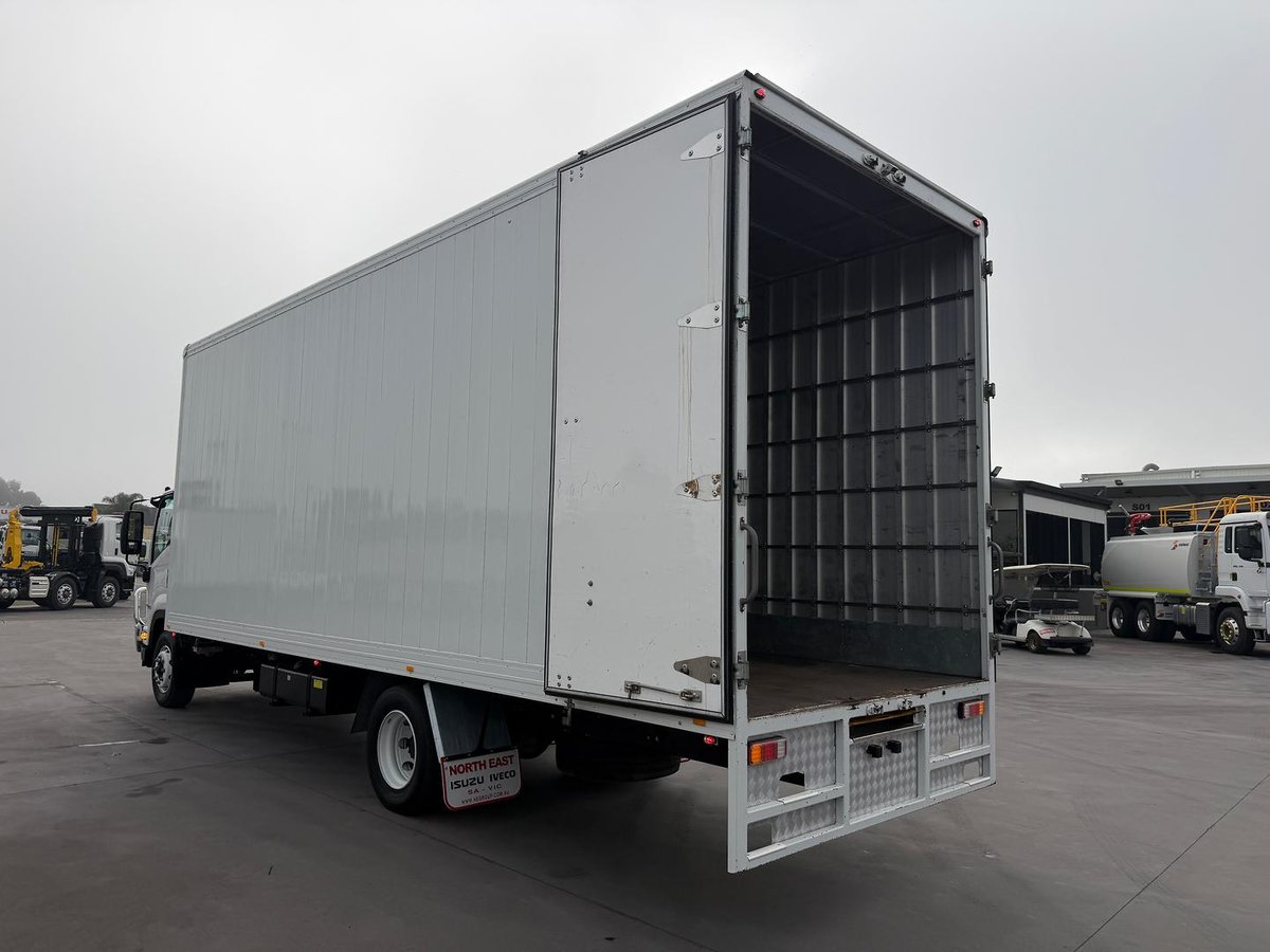 2021 Isuzu F Series image 16