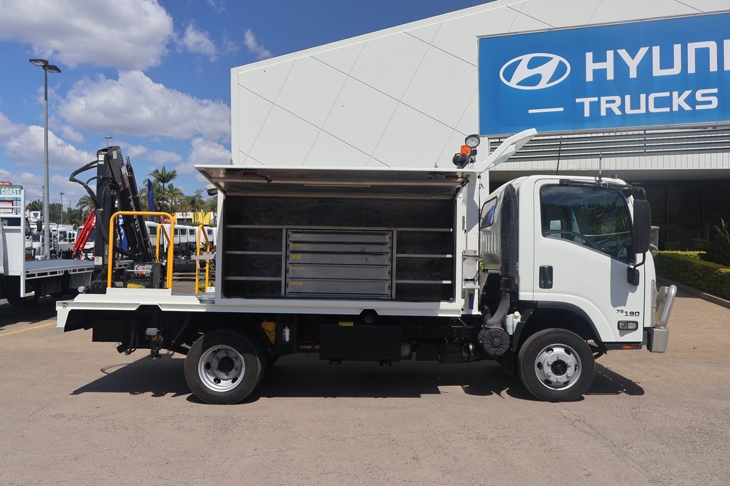 2019 ISUZU NPR 75-190 image 10
