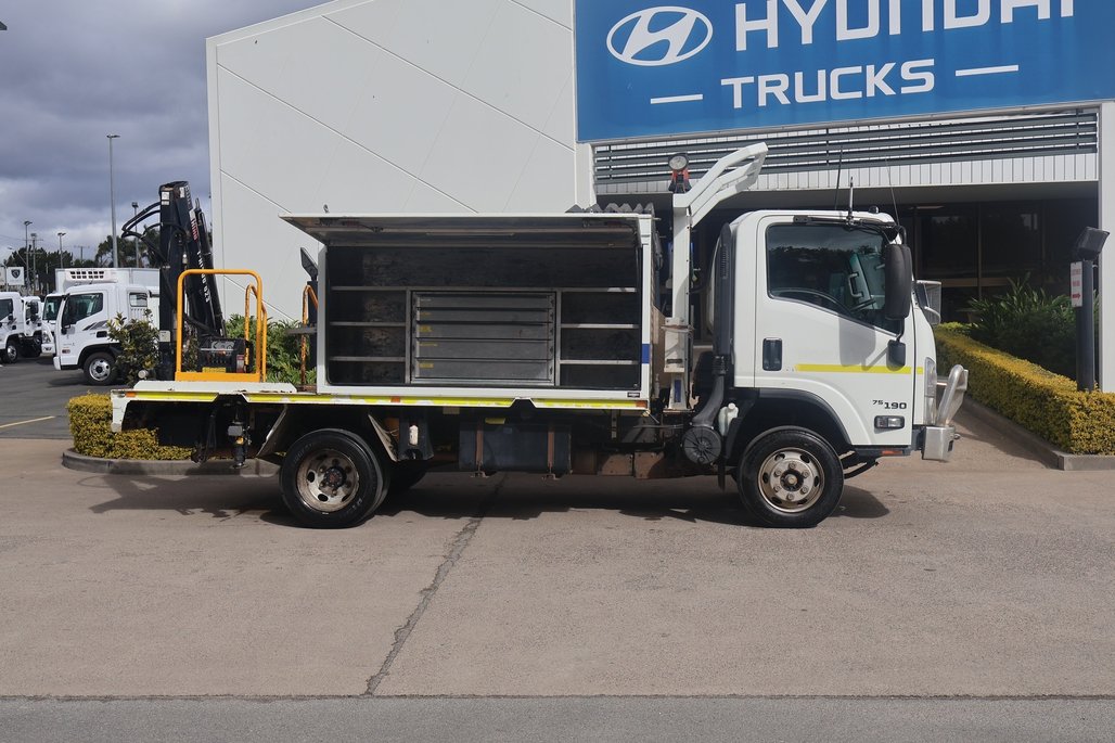 2019 Isuzu Npr 75-190 image 13