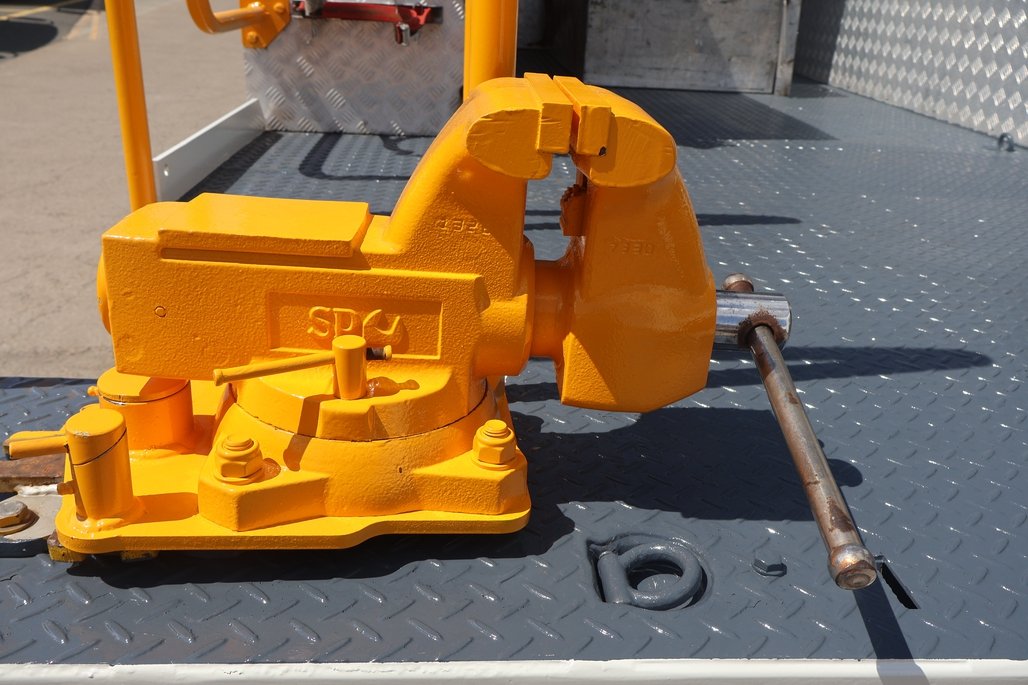 2019 ISUZU NPR 75-190 image 13
