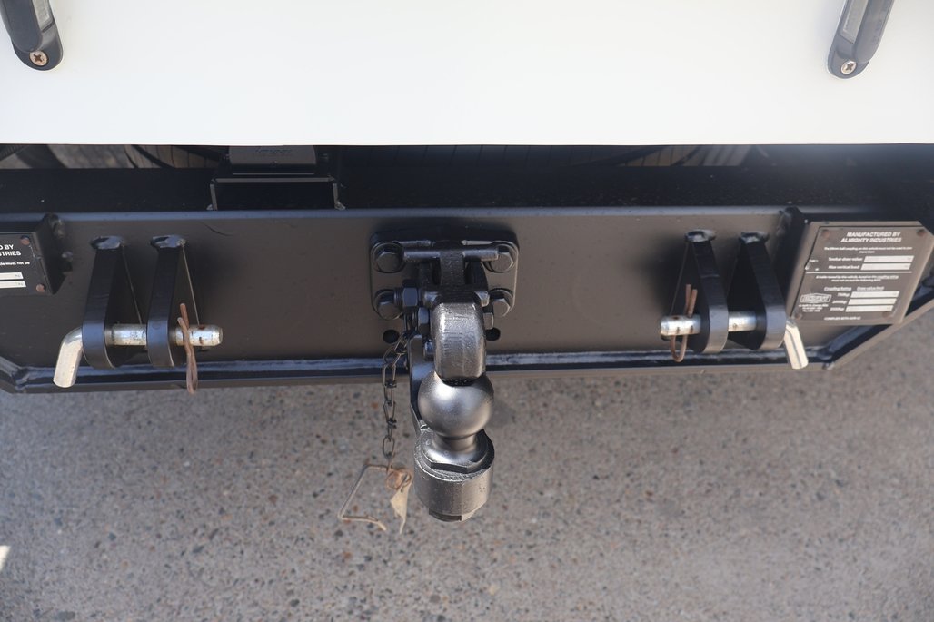 2019 ISUZU NPR 75-190 image 19