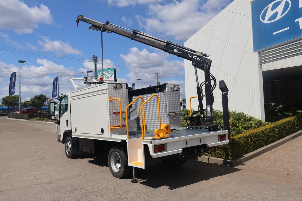 2019 ISUZU NPR 75-190 image 8