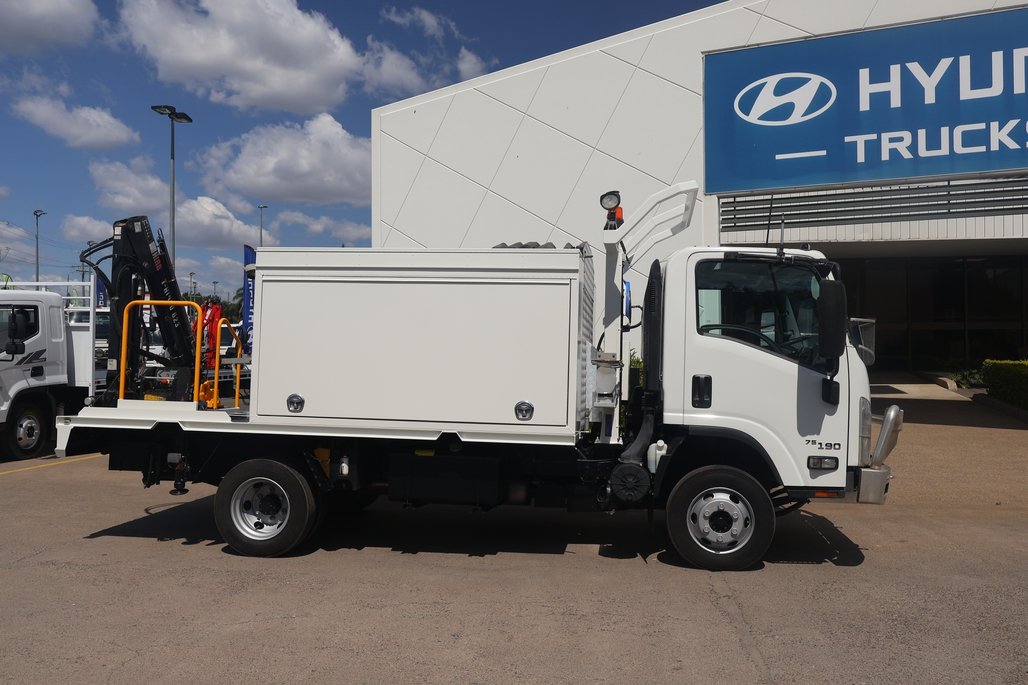 2019 ISUZU NPR 75-190 image 9