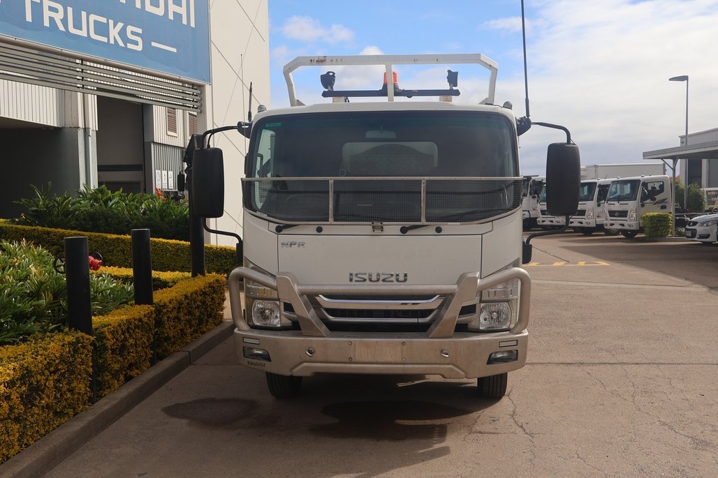 2019 Isuzu Npr 75-190 image 9