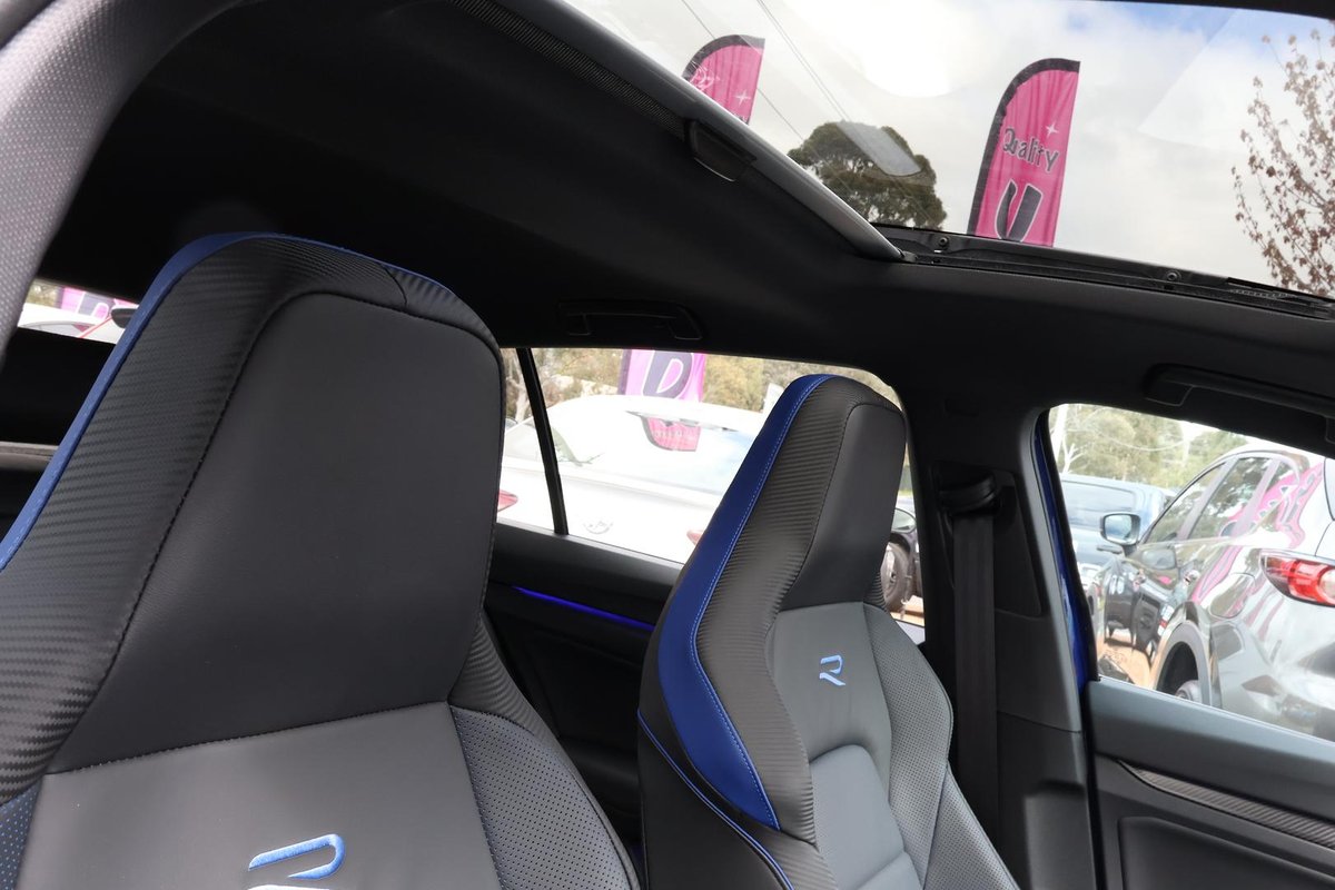 2023 Volkswagen Golf image 15