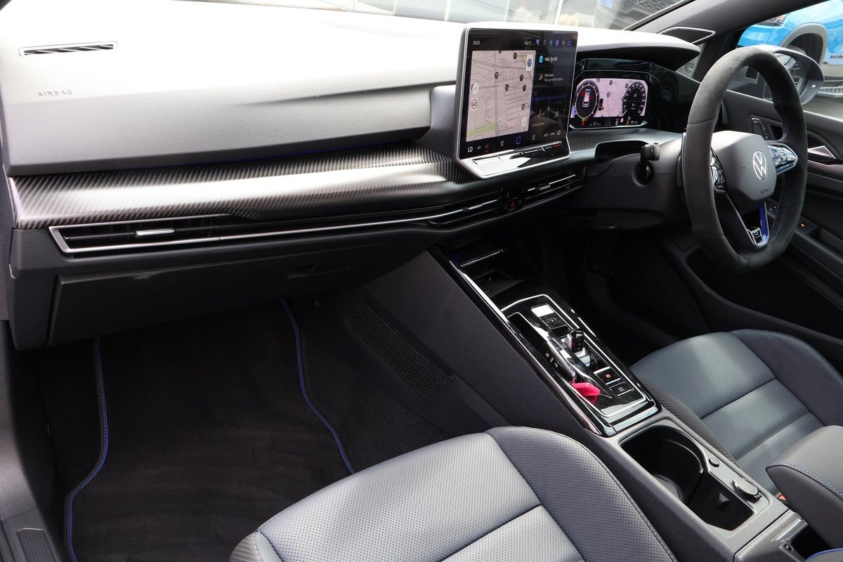 2023 Volkswagen Golf image 21