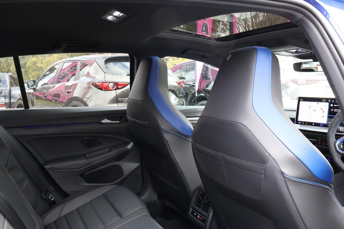 2023 Volkswagen Golf image 16