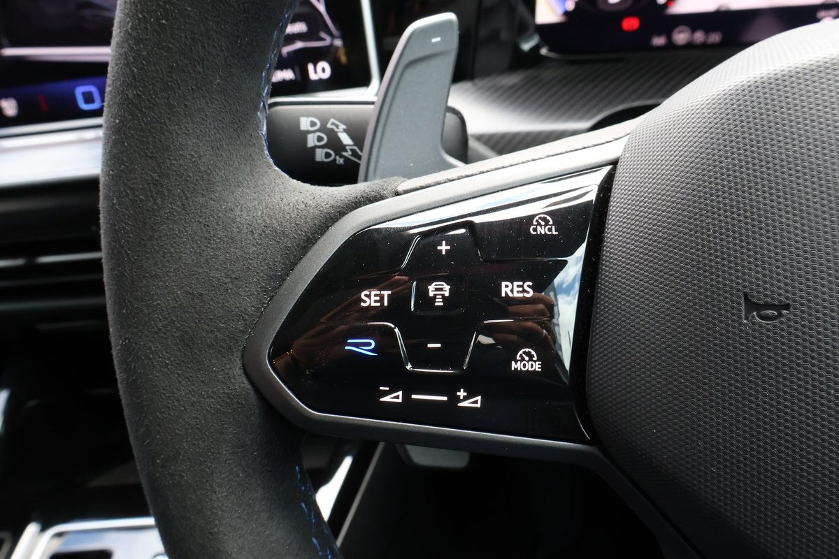 2018 Volkswagen Golf image 35