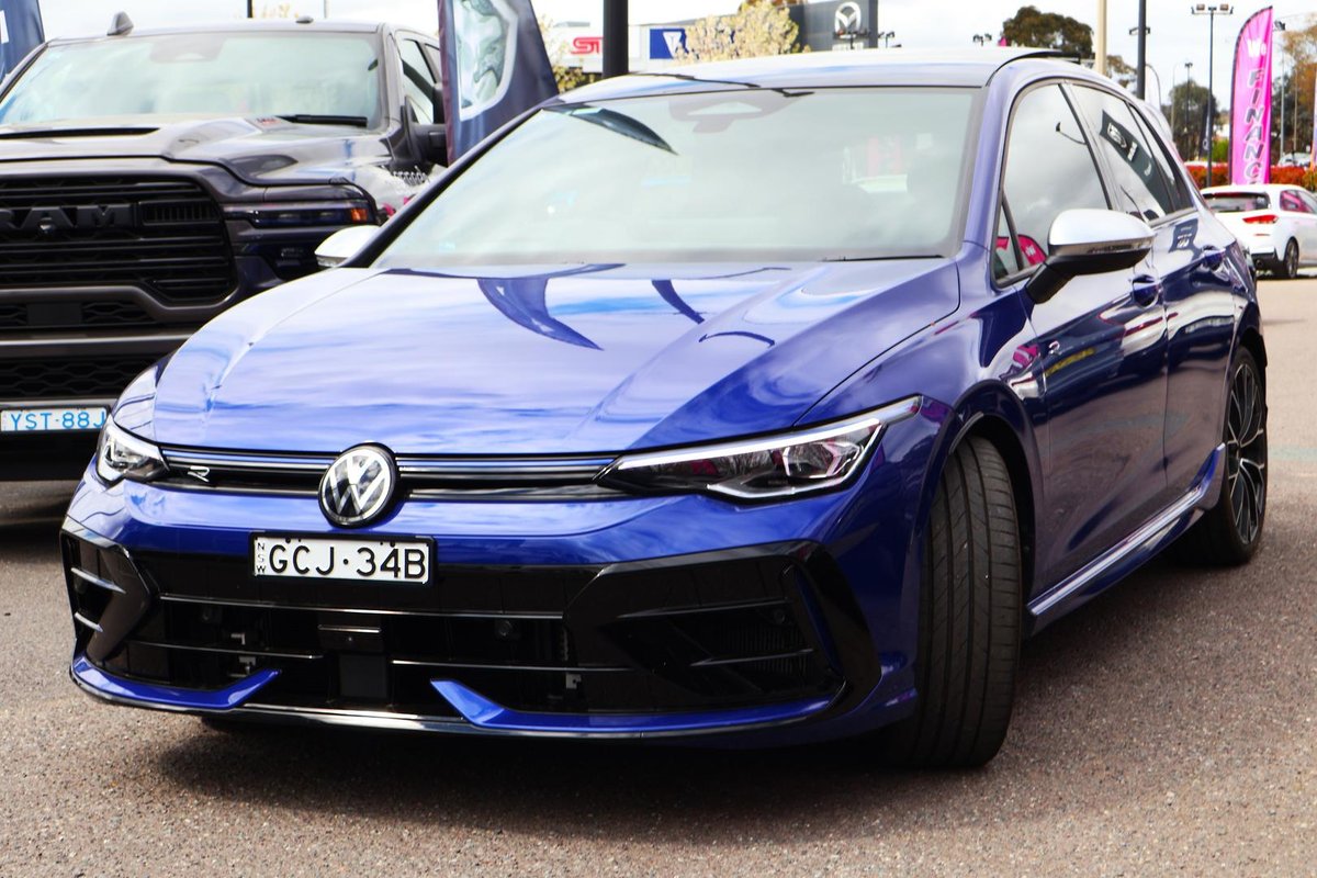2018 Volkswagen Golf image 2