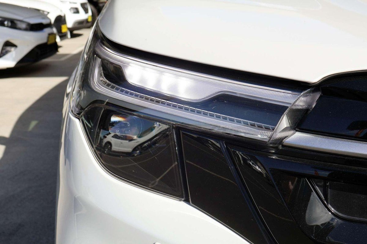 2025 Subaru Forester Hybrid Touring S6 MY26 AWD image 9
