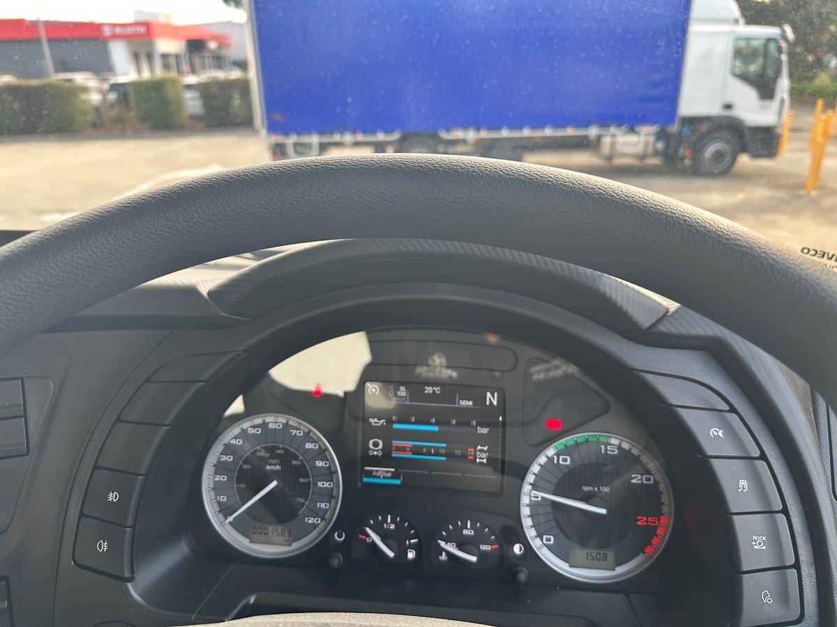 2025 Iveco S-Way AT230 image 18