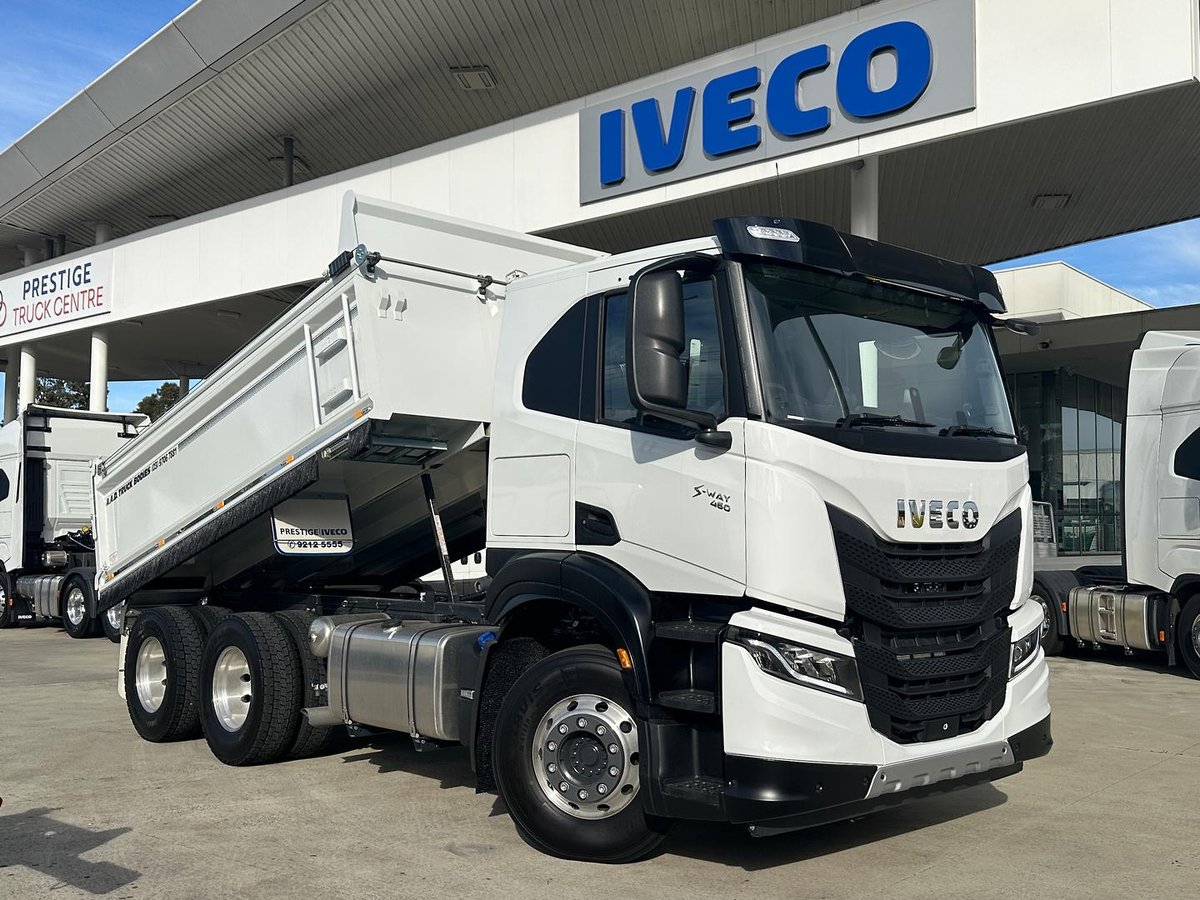 2025 Iveco S-Way AT230 image 13