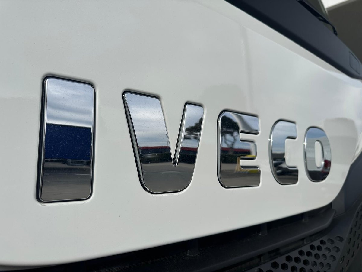 2025 Iveco S-Way AT230 image 15