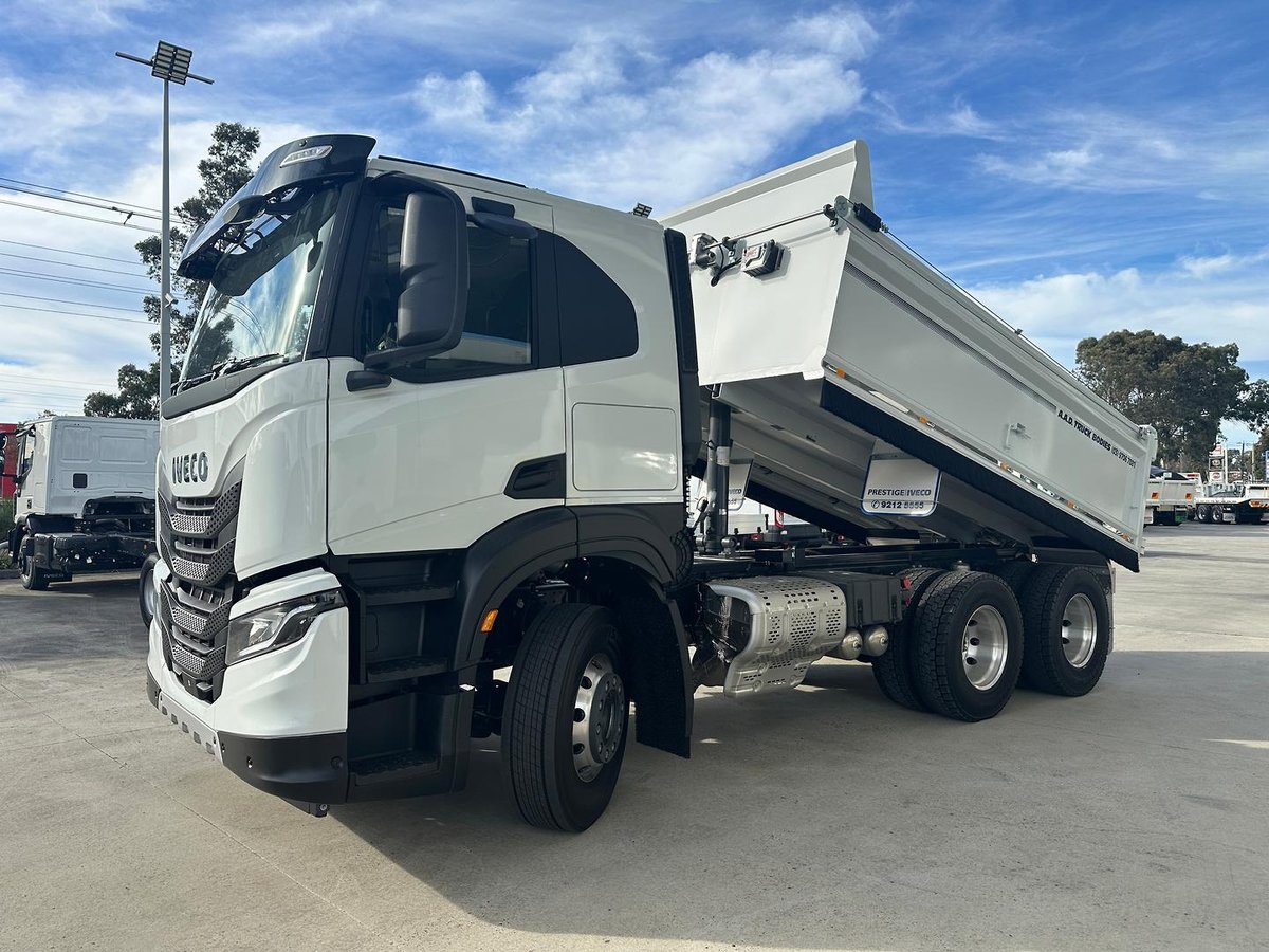 2025 Iveco S-Way AT230 image 8