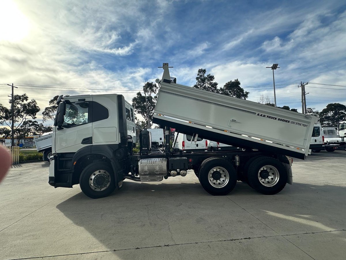2025 Iveco S-Way AT230 image 9