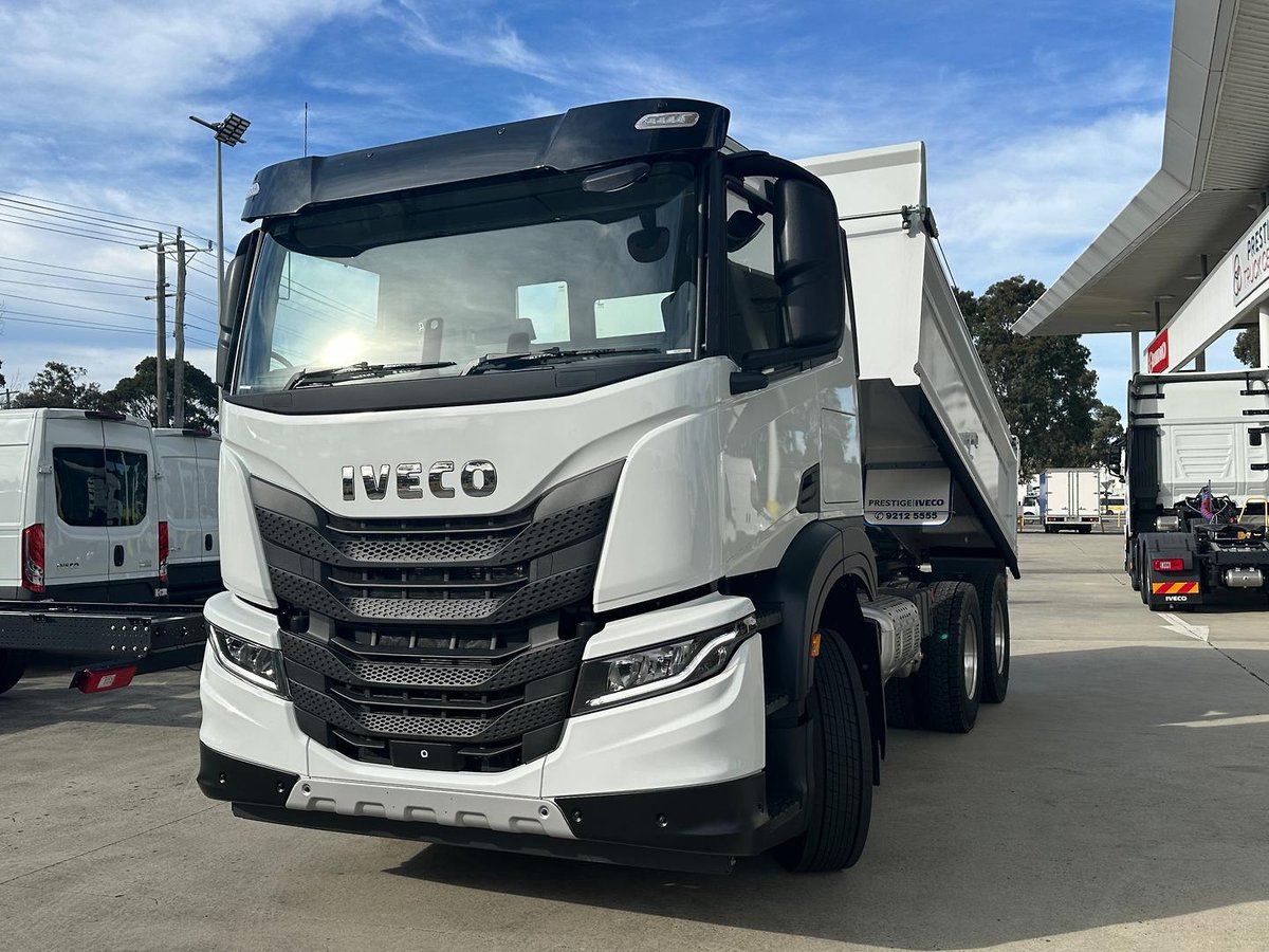 2025 Iveco S-Way AT230 image 7