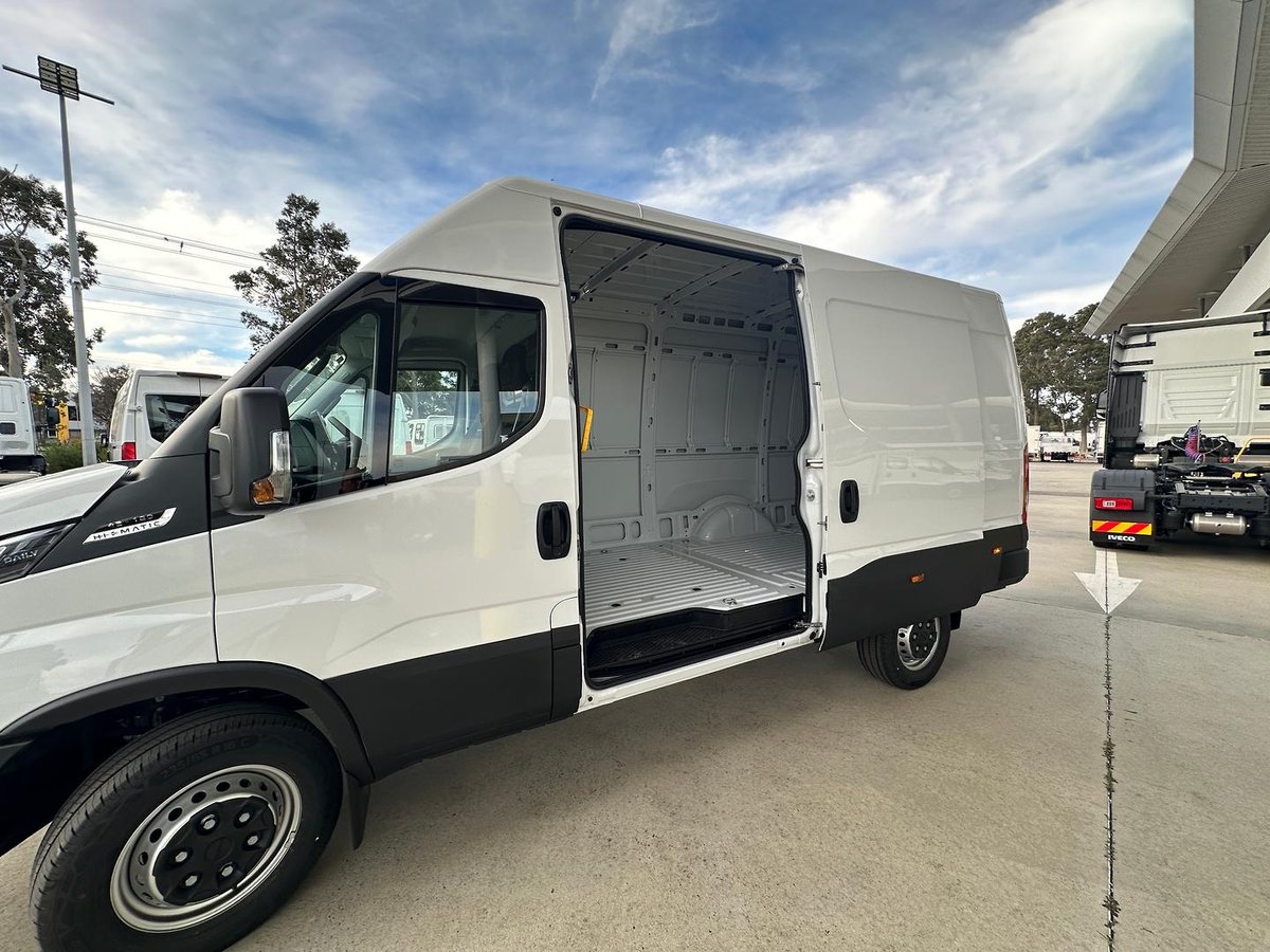 2026 Iveco Daily 42S18V image 14
