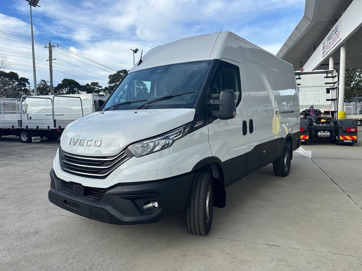 2026 Iveco Daily 42S18V image 8
